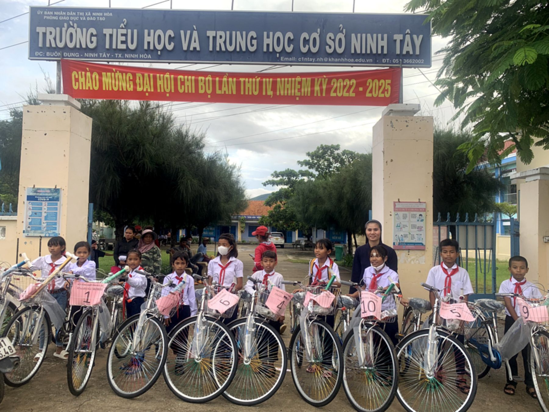 Hội dòng Khiết Tâm Ðức Mẹ Nha Trang: Những chiếc xe chở đầy “cái chữ” và niềm vui 2022