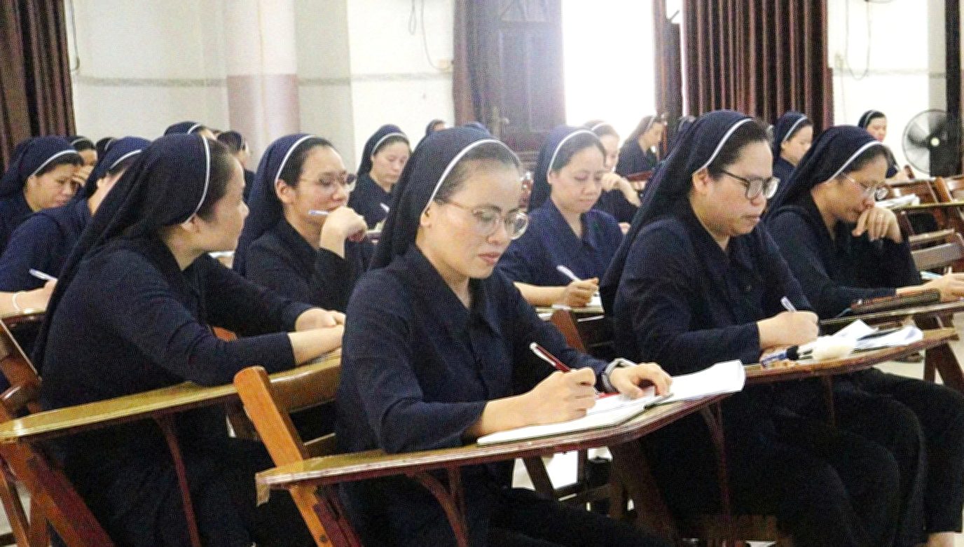 Quý Chị Khiết Tâm Khấn Trọn 6-11 Năm Thường Huấn Định Kỳ 2026