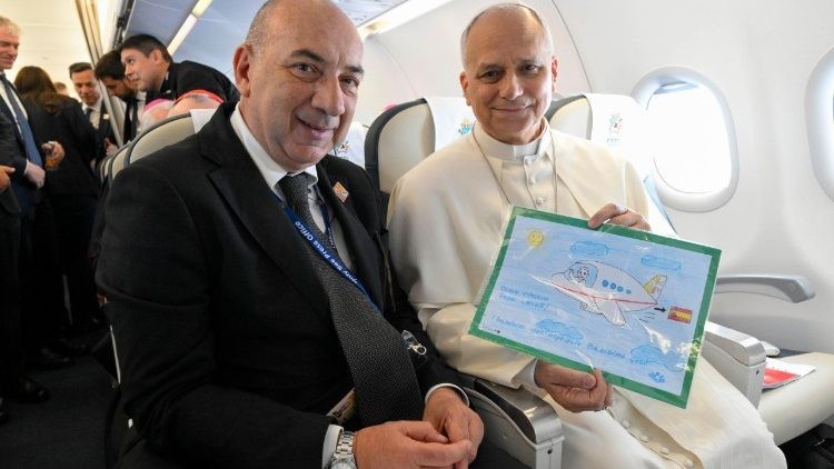 Các bệnh nhi của Bệnh viện Nhi Đồng Vatican vẽ tranh tặng Đức Lêô XIV