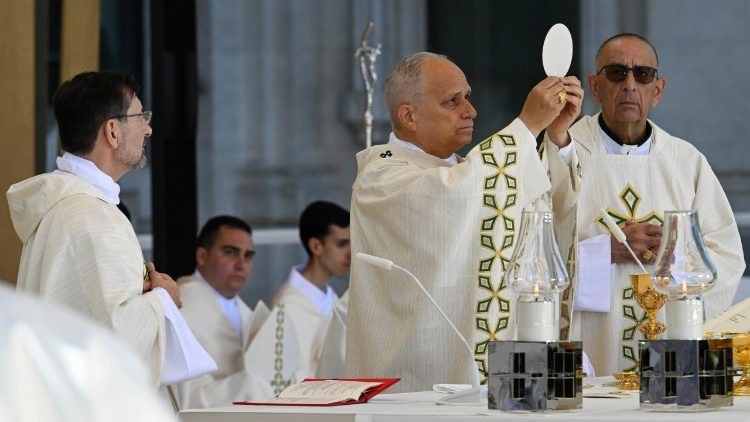 Đức Lêô XIV cử hành Chúa nhật Mình và Máu Thánh Chúa tại Madrid