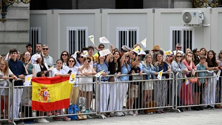 Một ngày dành cho giới trẻ Madrid